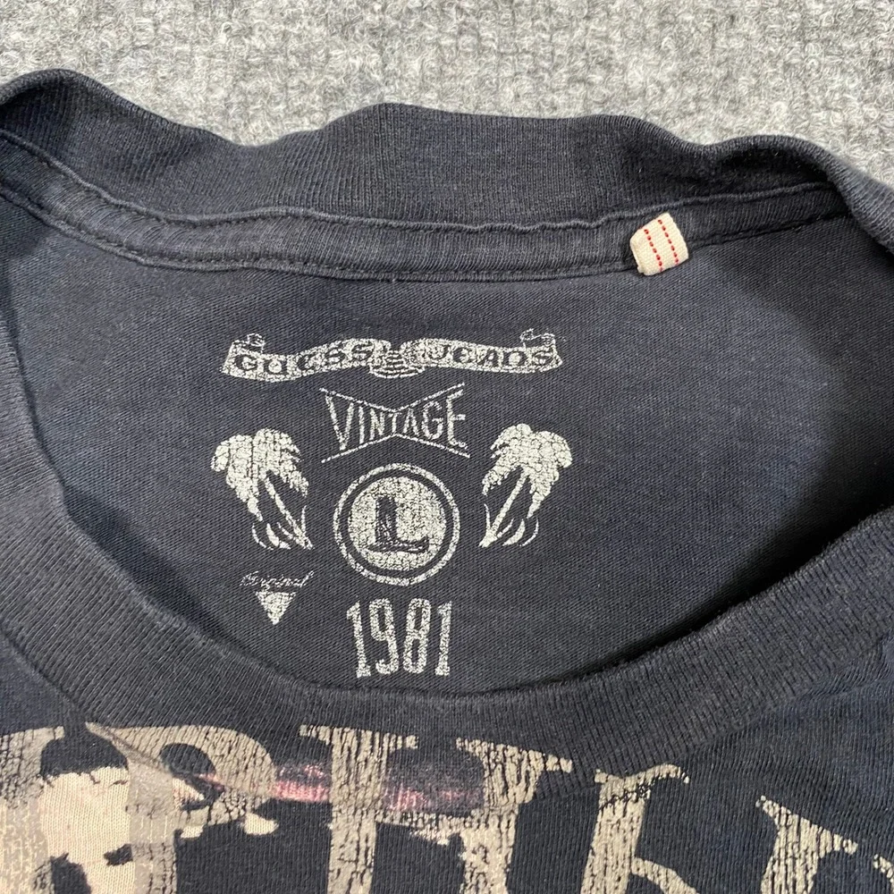 Guess Jeans Mens Vintage Graphic T-Shirt Black Kanji Crown Distressed Large - Picture 6 of 7